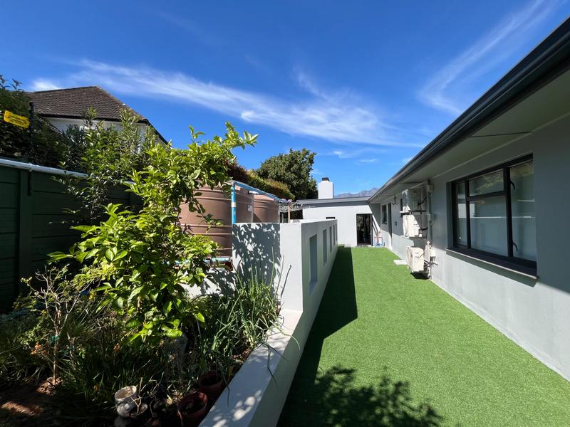 4 Bedroom Property for Sale in Helderrand Western Cape